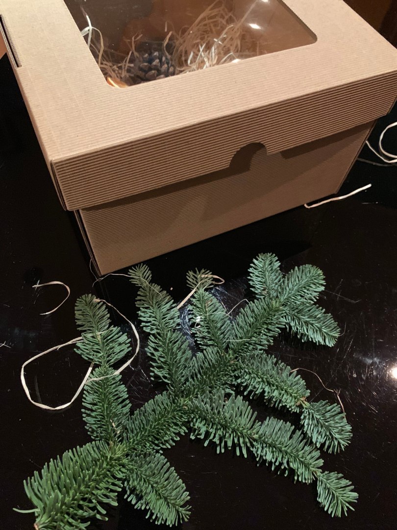 Ekologiczne pudełko z wypełnieniem 23 cm x 23 cm x 13 cm